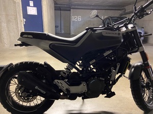 HUSQVARNA SVARTPILEN 125