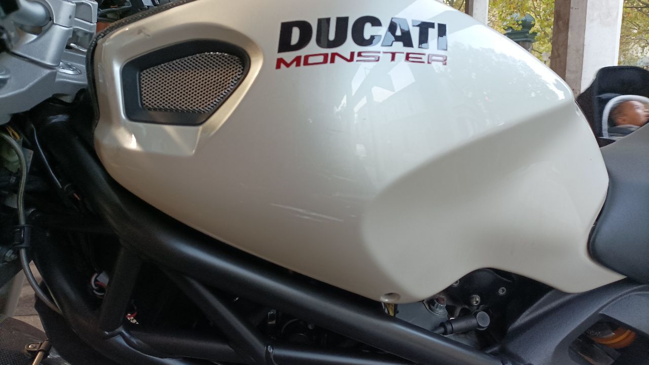 Photo DUCATI MONSTER 696