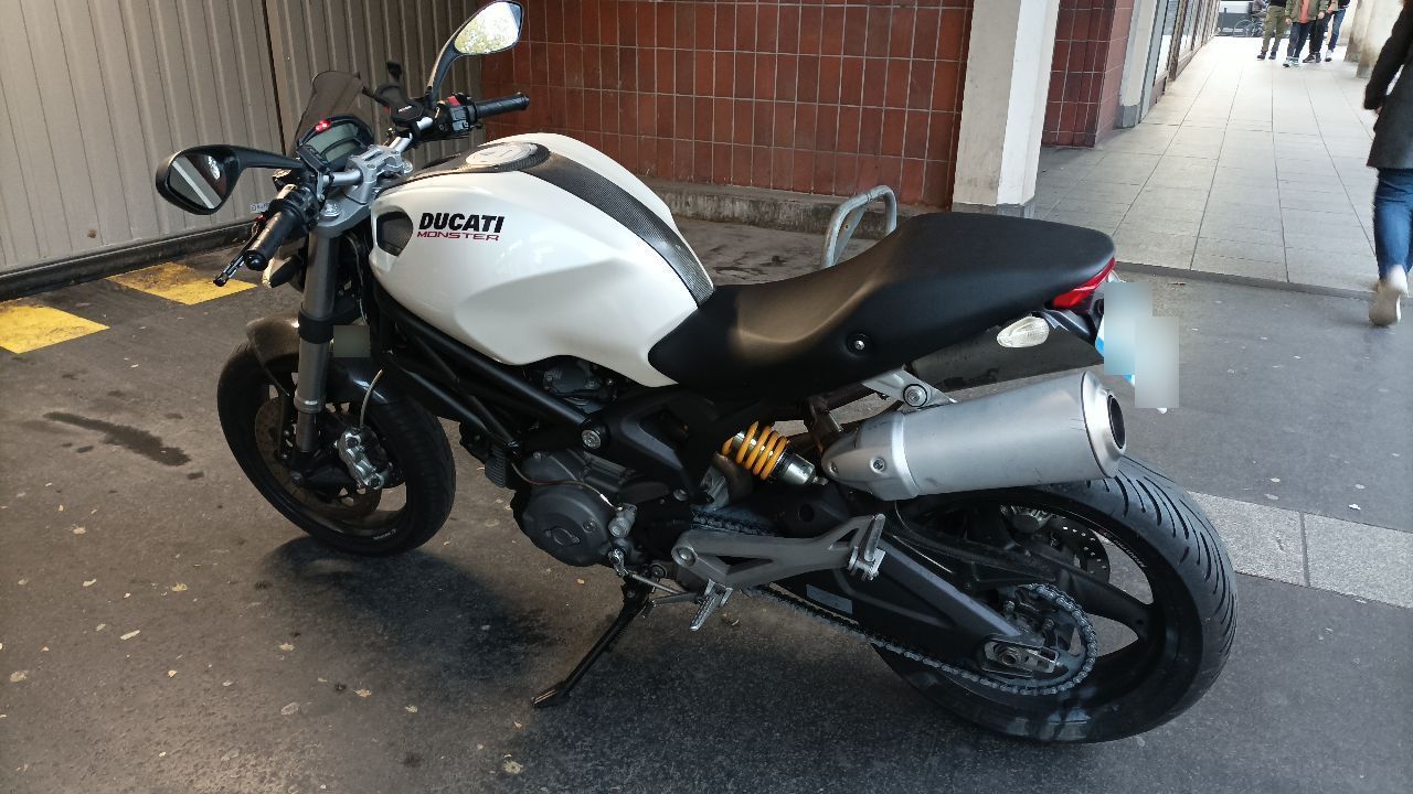 Photo DUCATI MONSTER 696