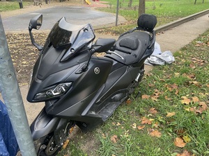 YAMAHA XP 560 D