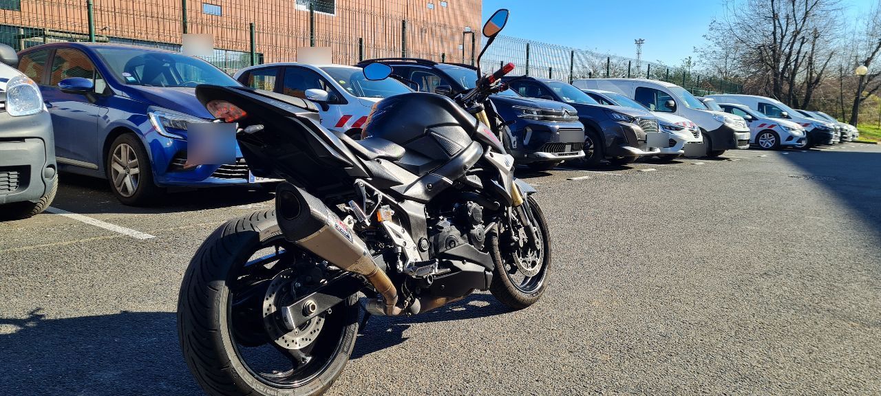 Photo SUZUKI GSR 750