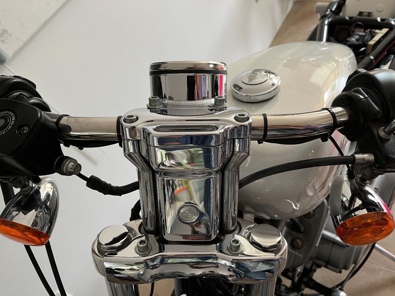 Photo HARLEY DAVIDSON 883