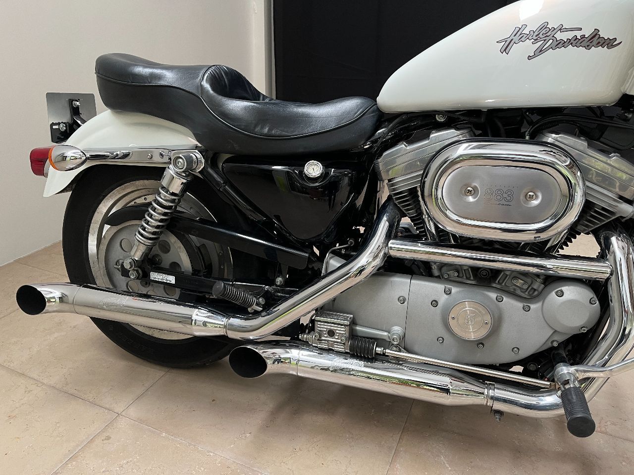 Photo HARLEY DAVIDSON 883