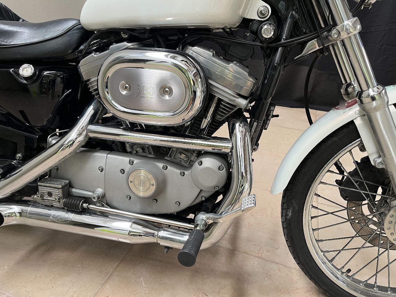 Photo HARLEY DAVIDSON 883