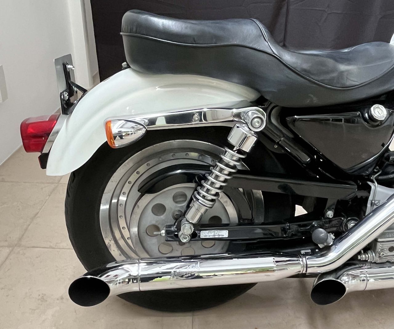 Photo HARLEY DAVIDSON 883