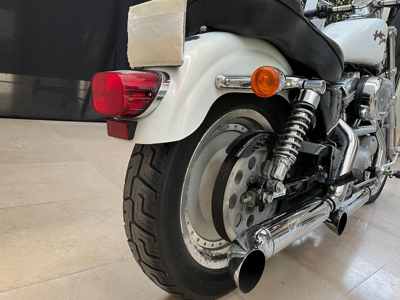 Photo HARLEY DAVIDSON 883