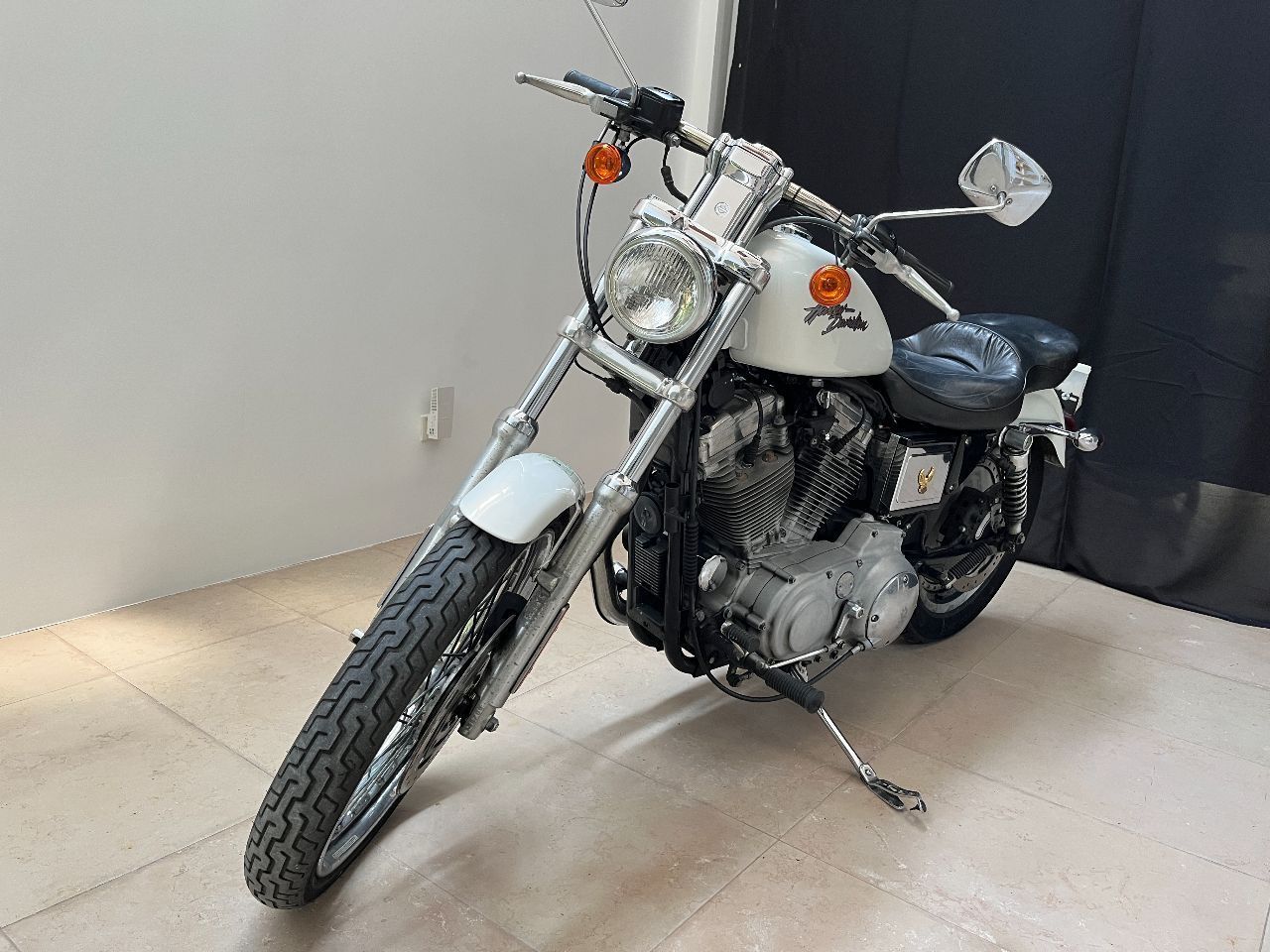 Photo HARLEY DAVIDSON 883