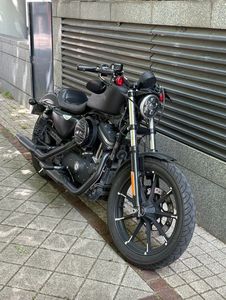 HARLEY DAVIDSON SPORTSTER 883 IRON