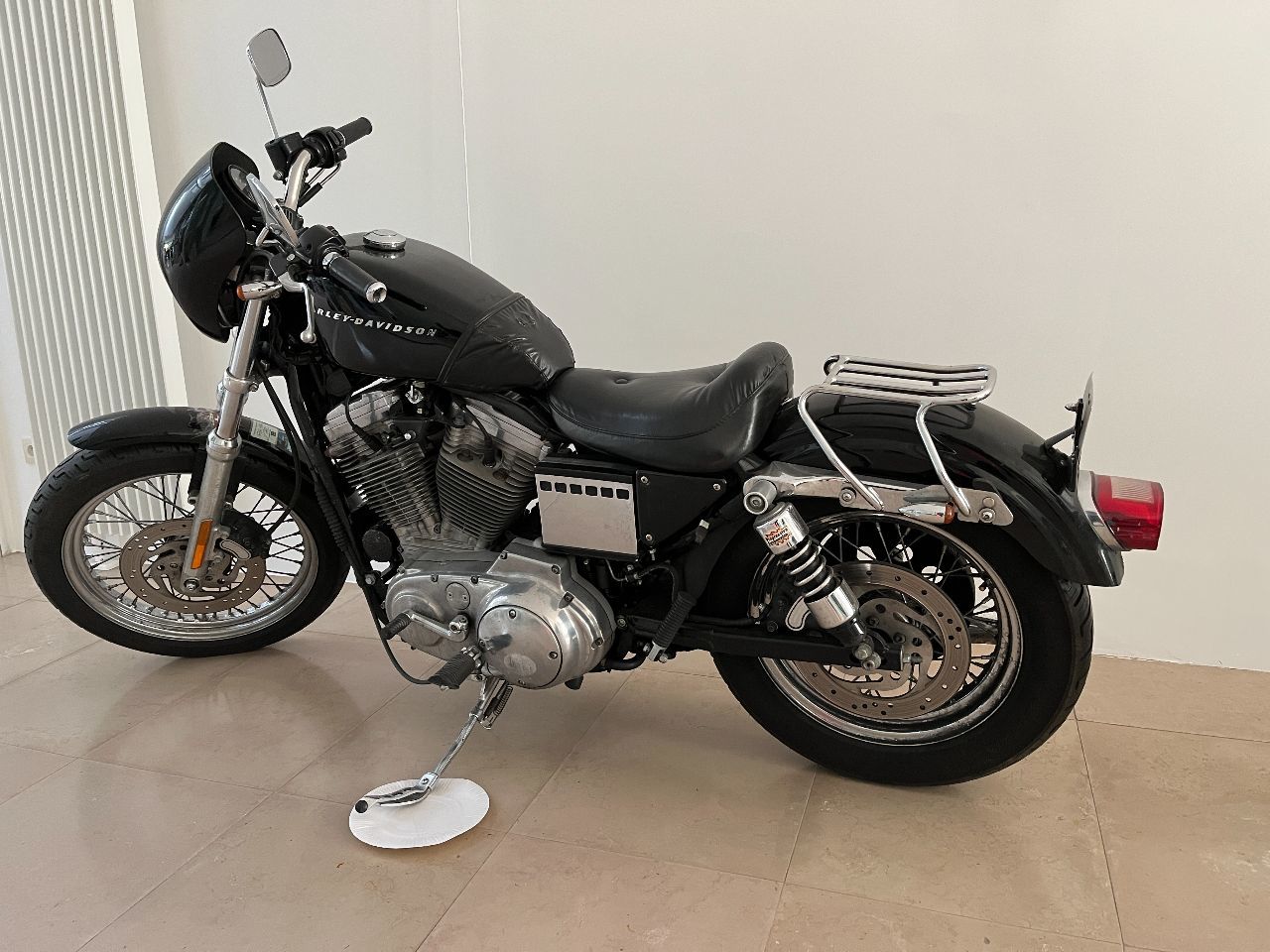 Photo HARLEY DAVIDSON 883