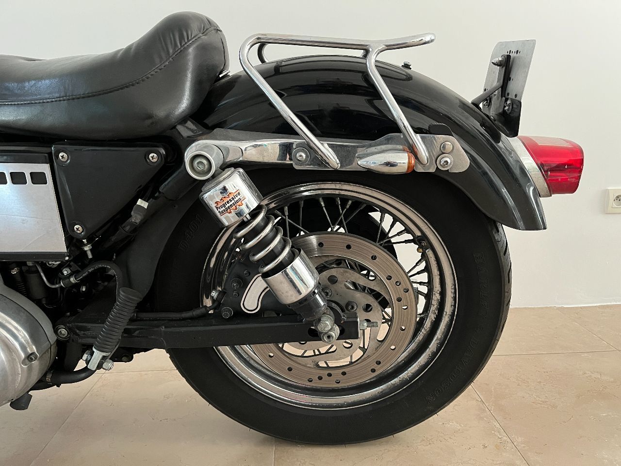 Photo HARLEY DAVIDSON 883