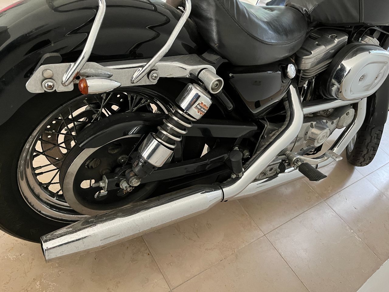 Photo HARLEY DAVIDSON 883