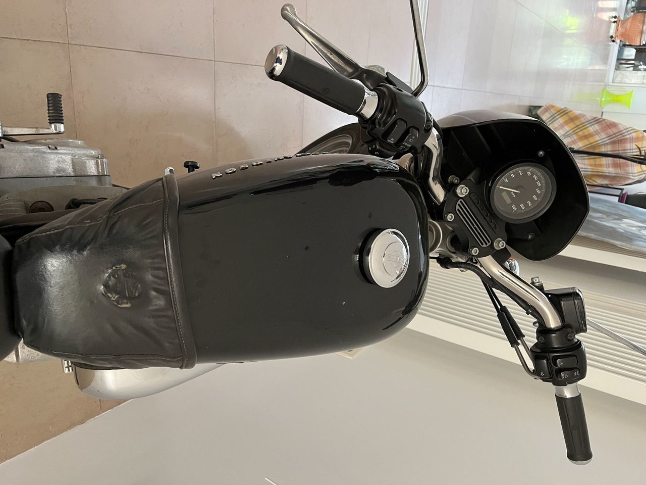 Photo HARLEY DAVIDSON 883