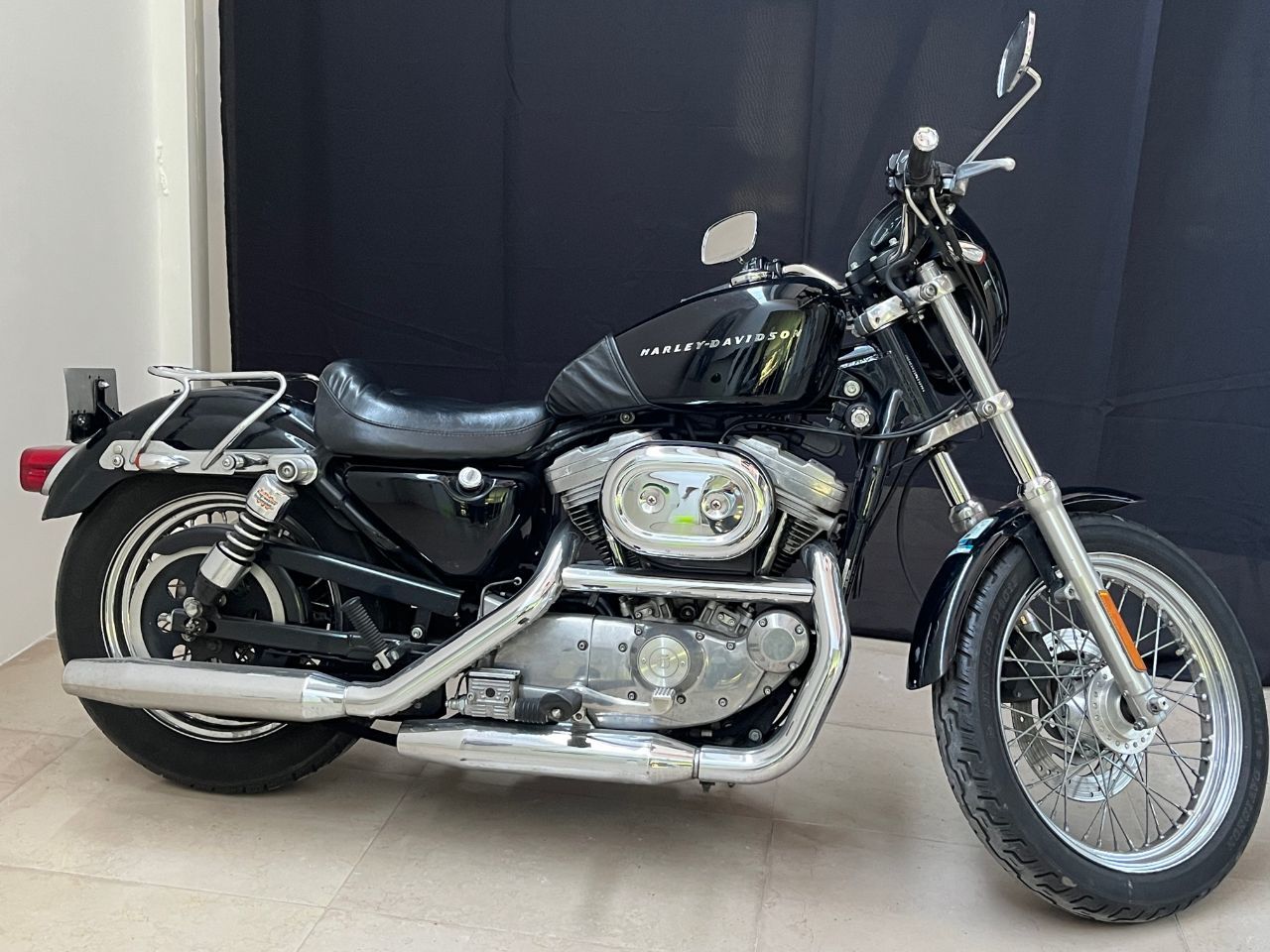 Photo HARLEY DAVIDSON 883