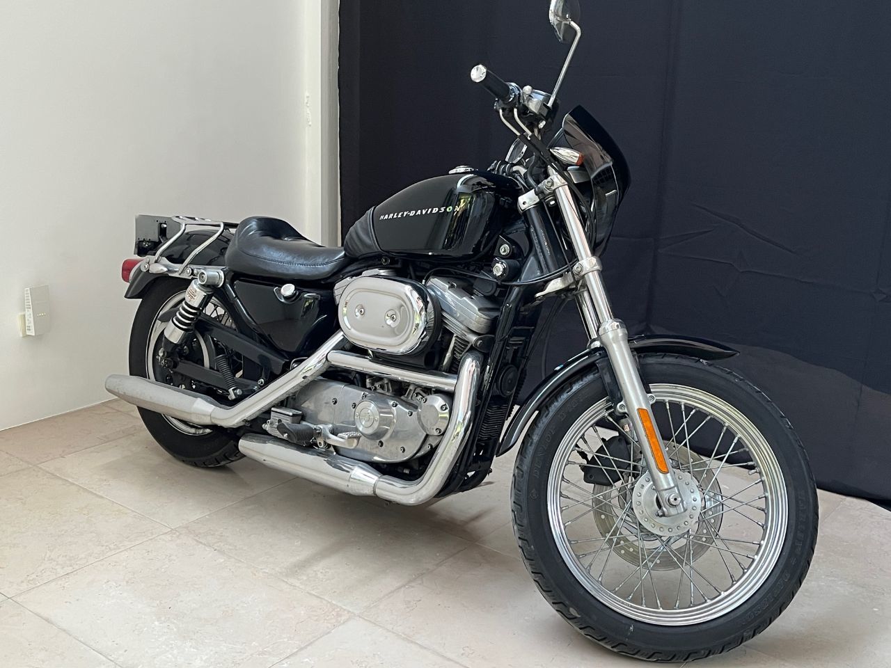 Photo HARLEY DAVIDSON 883