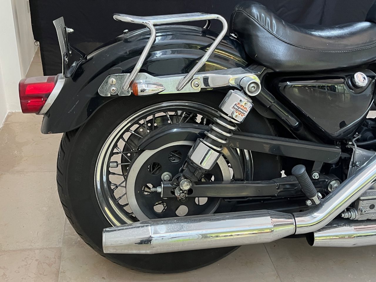 Photo HARLEY DAVIDSON 883