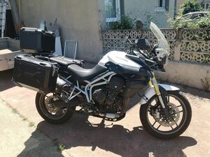 TRIUMPH TIGER 800