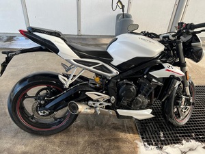 TRIUMPH STREET TRIPLE 765 RS