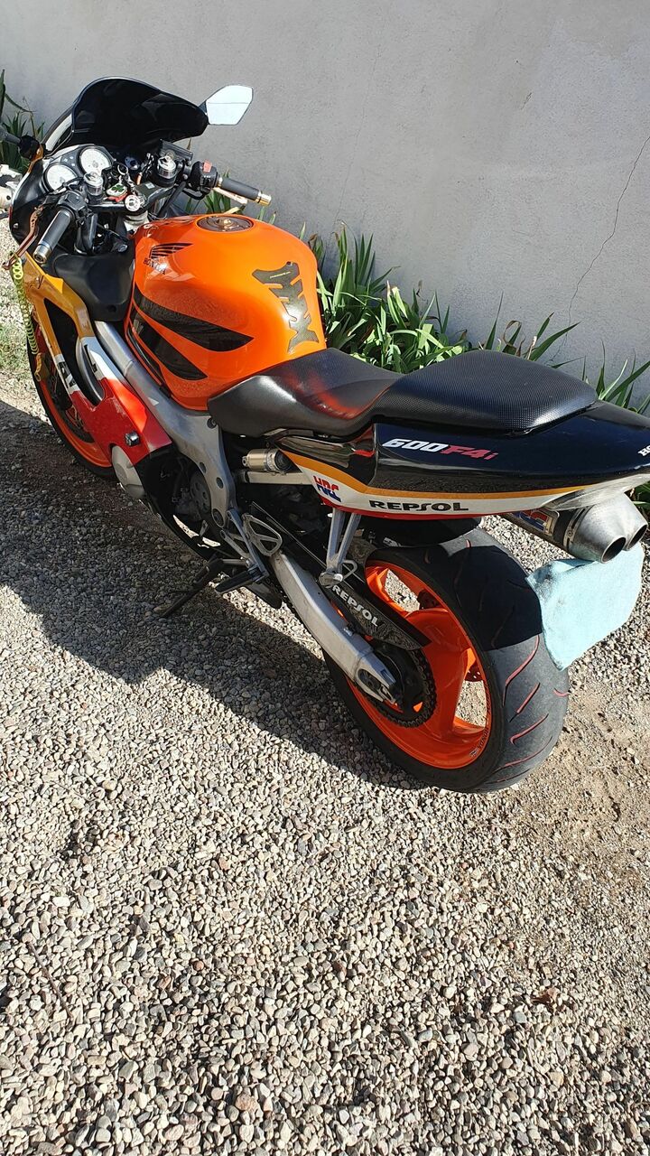 Photo HONDA CBR 600 F4