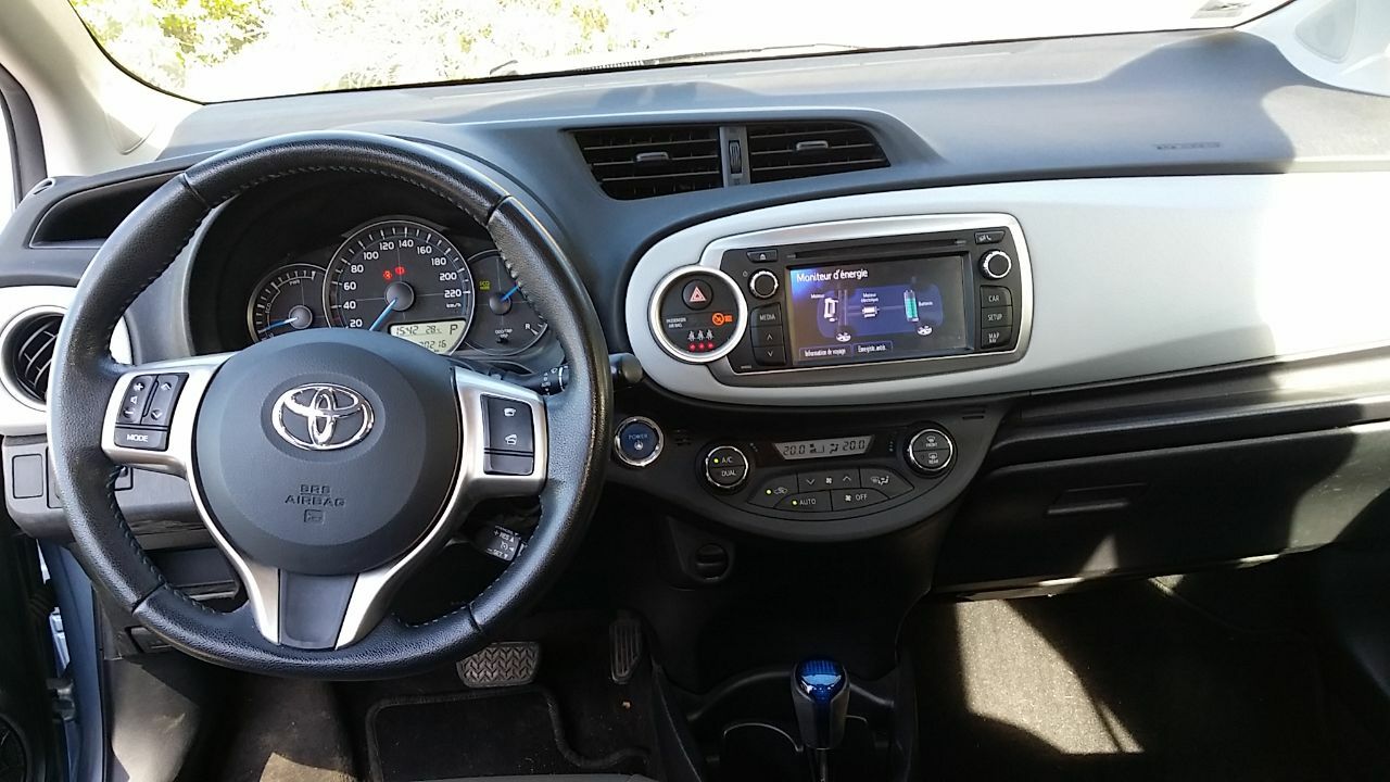Photo TOYOTA YARIS HYBRID