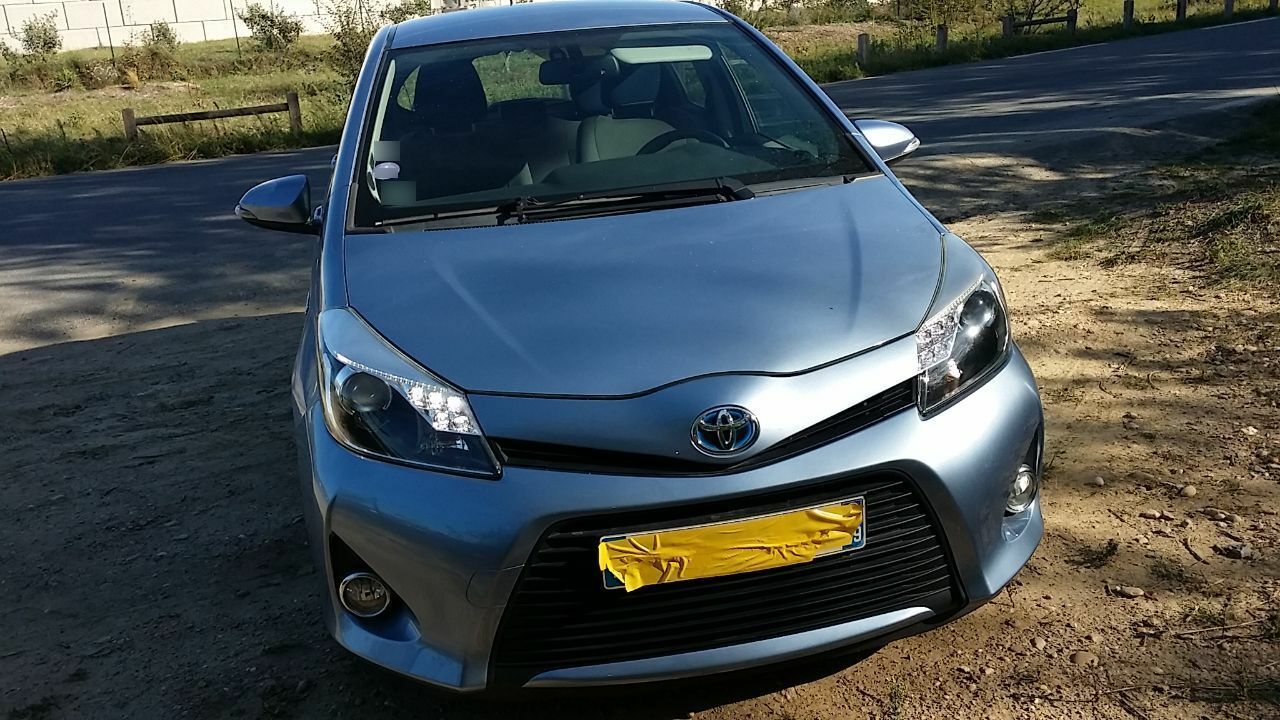 Photo TOYOTA YARIS HYBRID