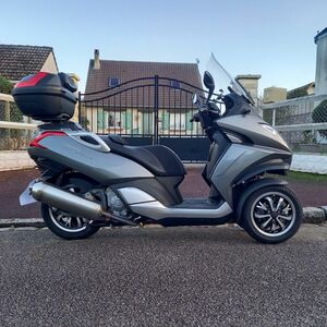 PEUGEOT METROPOLIS 400