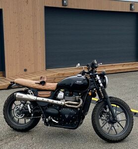 TRIUMPH STREET TWIN 900