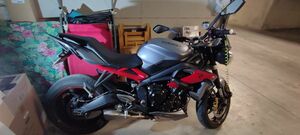 TRIUMPH STREET TRIPLE 675