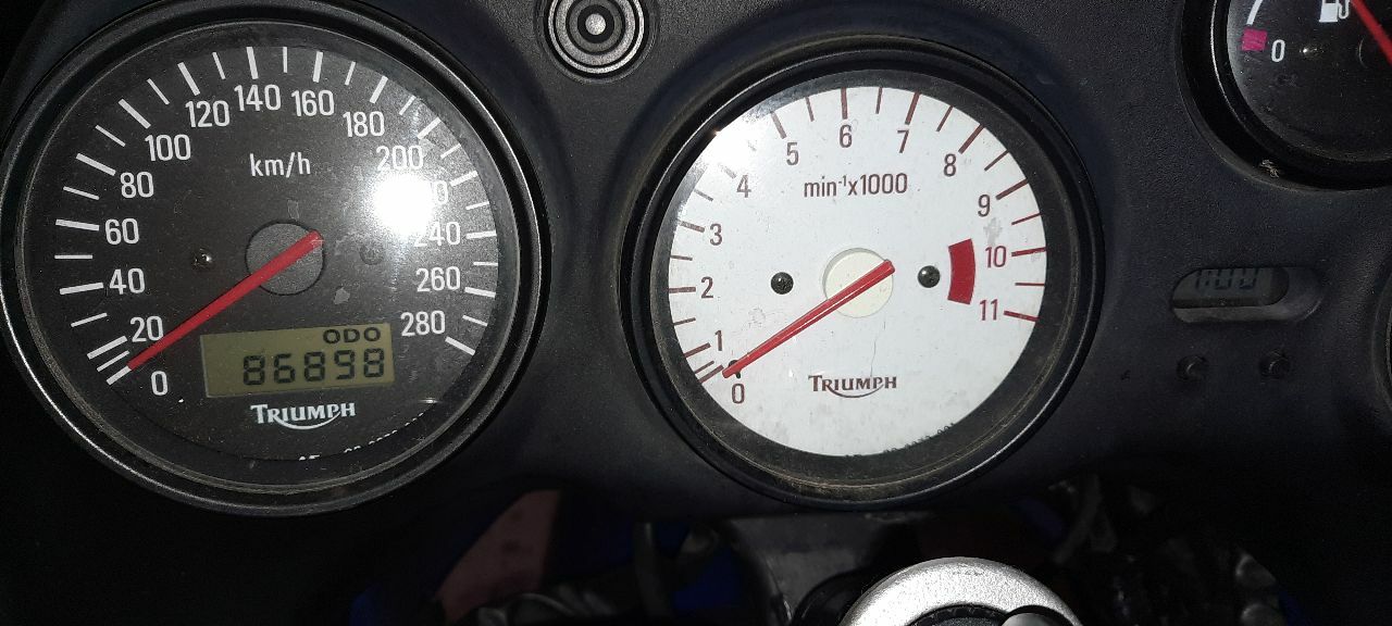 Photo TRIUMPH 955 I ST