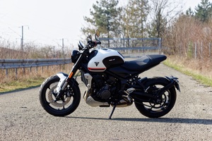 TRIUMPH TRIDENT 660