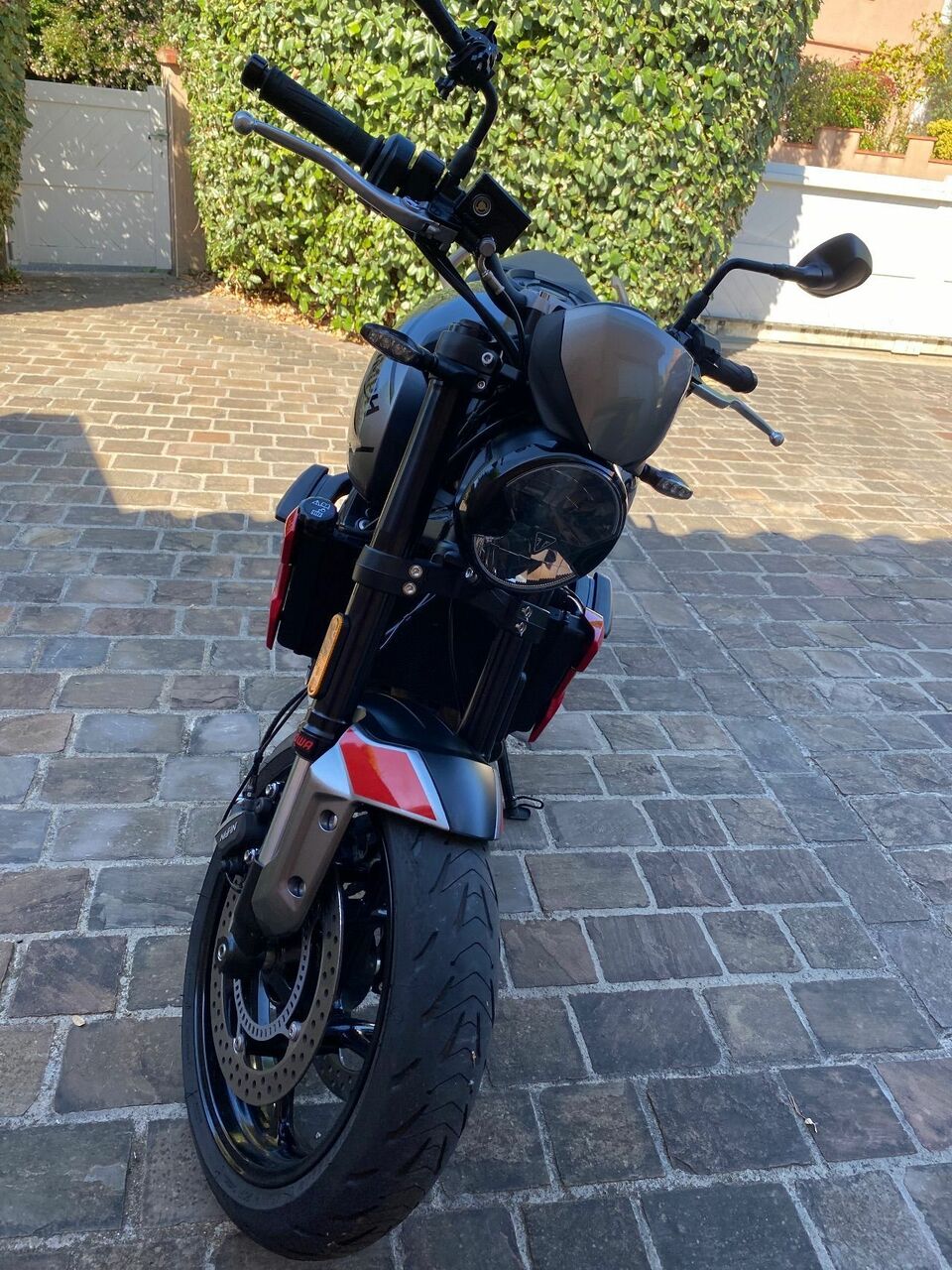 Photo TRIUMPH TRIDENT