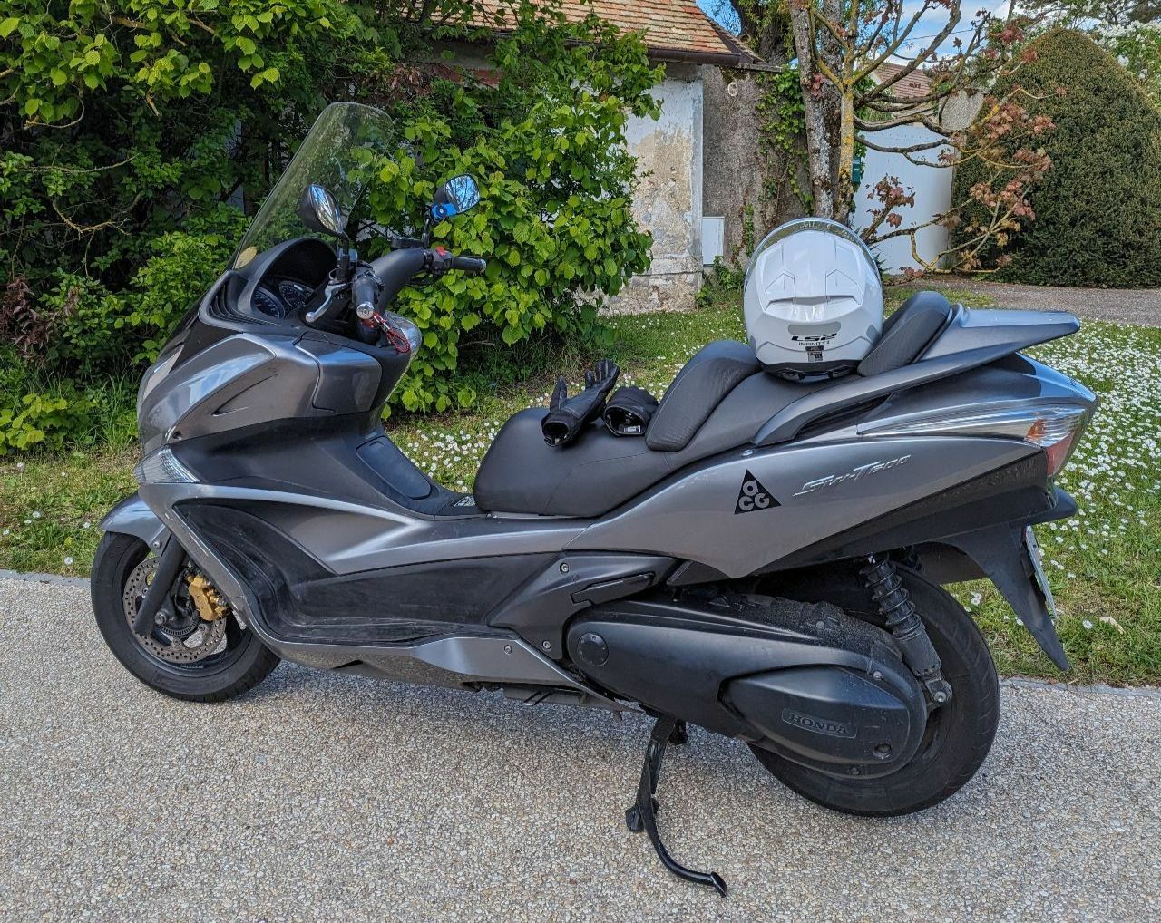 Photo HONDA FJS 600