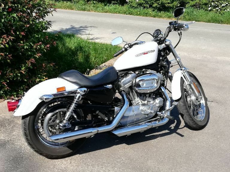 Photo HARLEY DAVIDSON 883