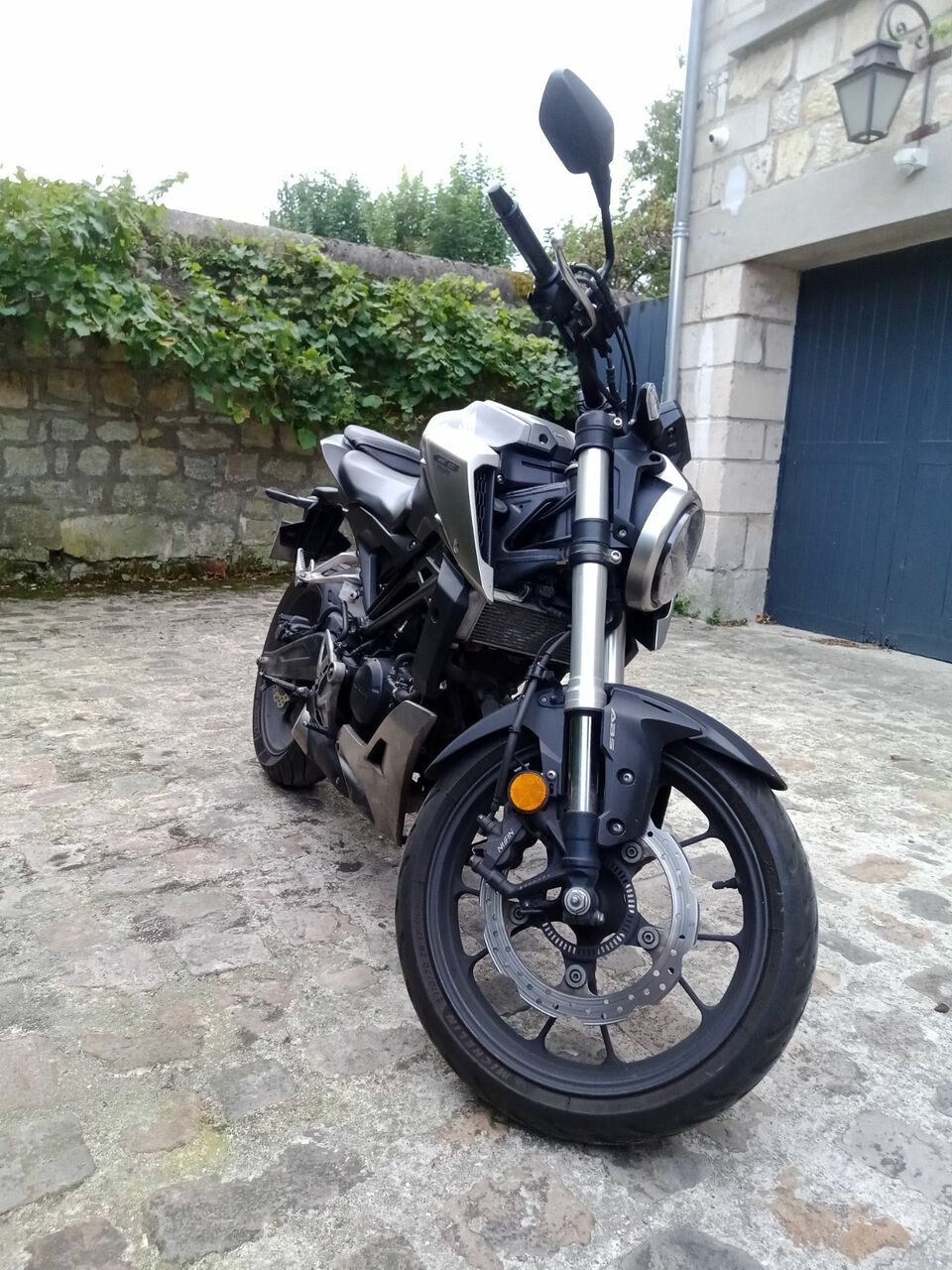 Photo HONDA CB 125 R ABS