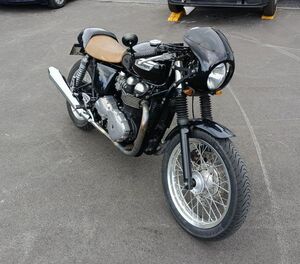 TRIUMPH THRUXTON 900