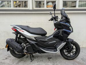 APRILIA SR GT 125