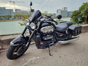 TRIUMPH ROCKET III 2300