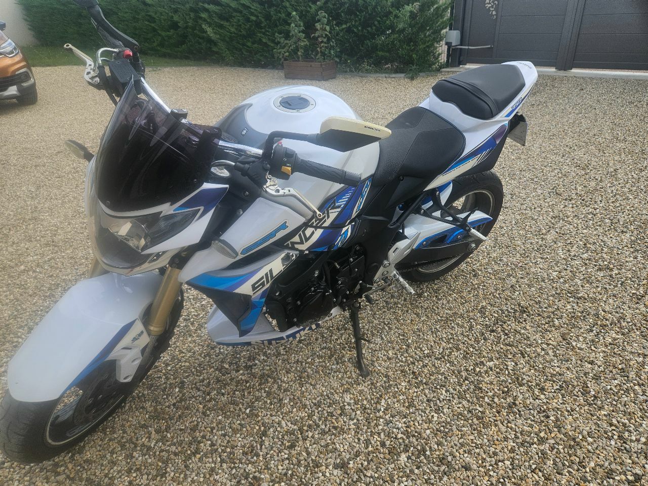 Photo SUZUKI GSR 750