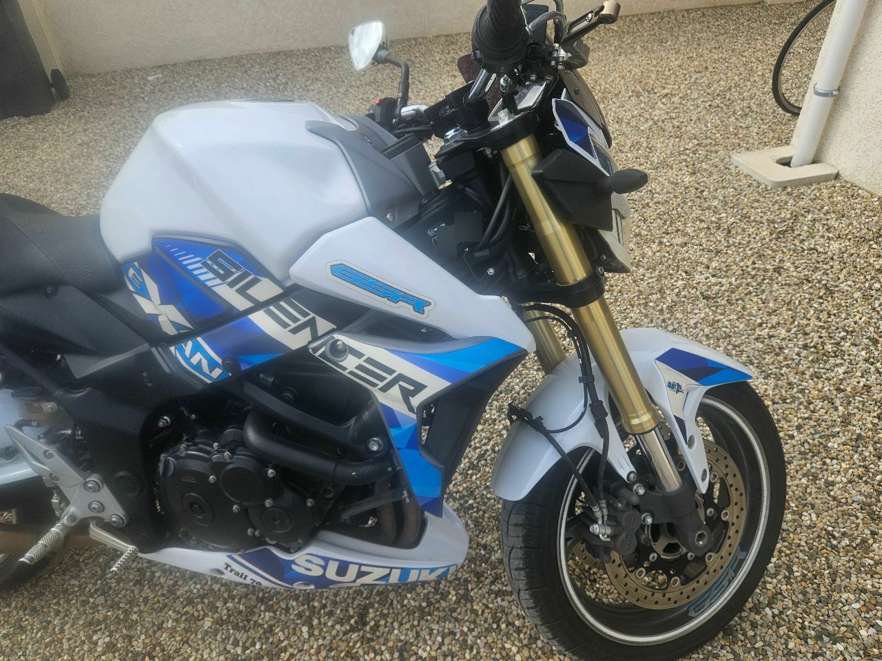 Photo SUZUKI GSR 750