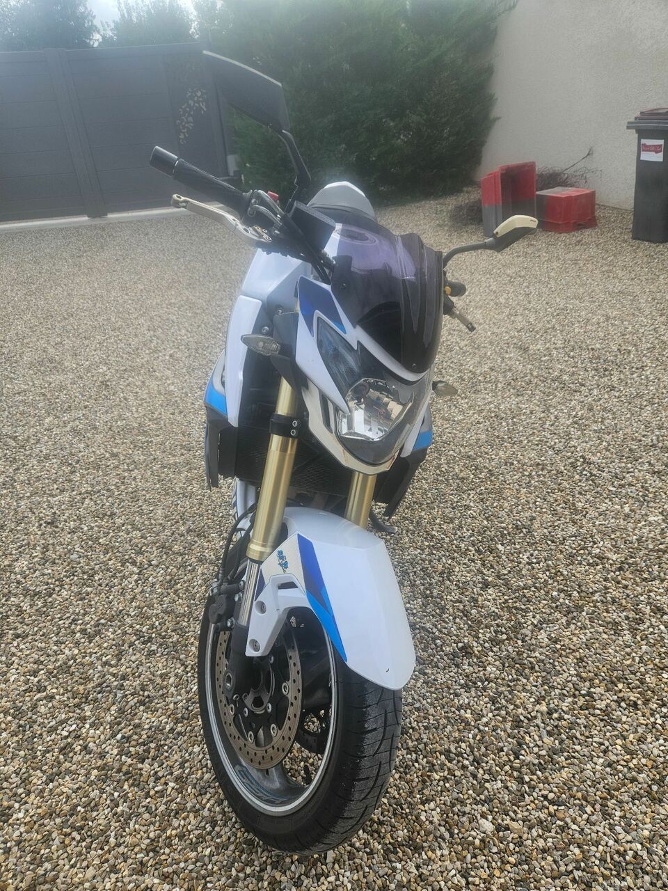 Photo SUZUKI GSR 750