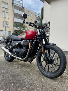 TRIUMPH STREET TWIN 900