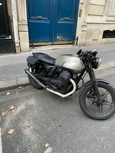 MOTO GUZZI V7 750
