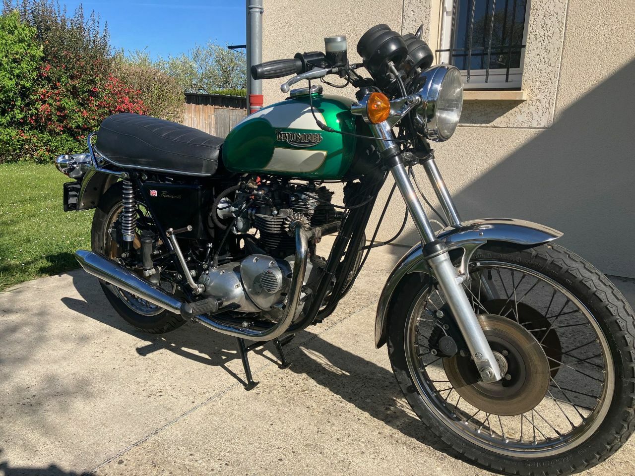 Photo TRIUMPH BONNEVILLE 750