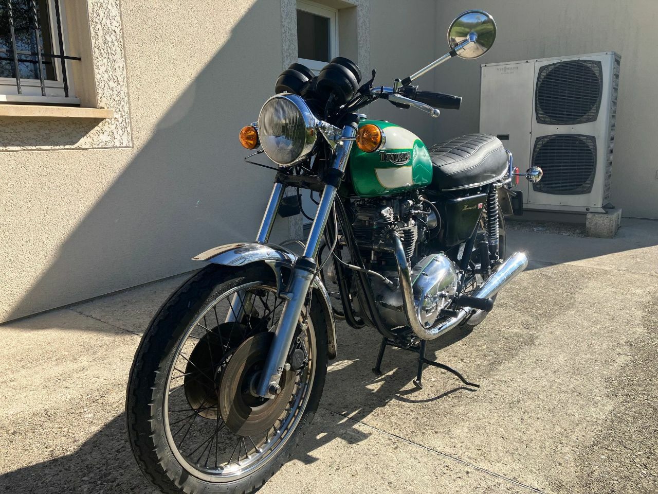 Photo TRIUMPH BONNEVILLE 750