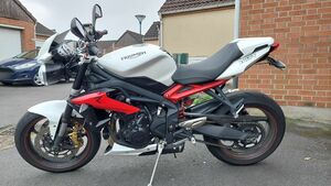 TRIUMPH STREET TRIPLE 675 R
