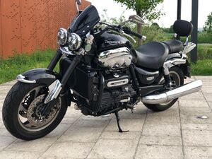 TRIUMPH ROCKET III 2300