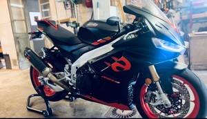 APRILIA RSV4 1100