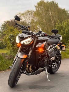 TRIUMPH STREET TRIPLE 765 RS