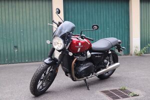 TRIUMPH STREET TWIN 900 TRIUMPH STREET TWIN 900