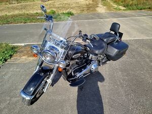 HARLEY DAVIDSON SOFTAIL HERITAGE 1868 CLASSIC BLACK