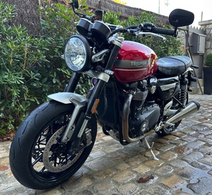 TRIUMPH SPEED TWIN 1200 RED HOPPER
